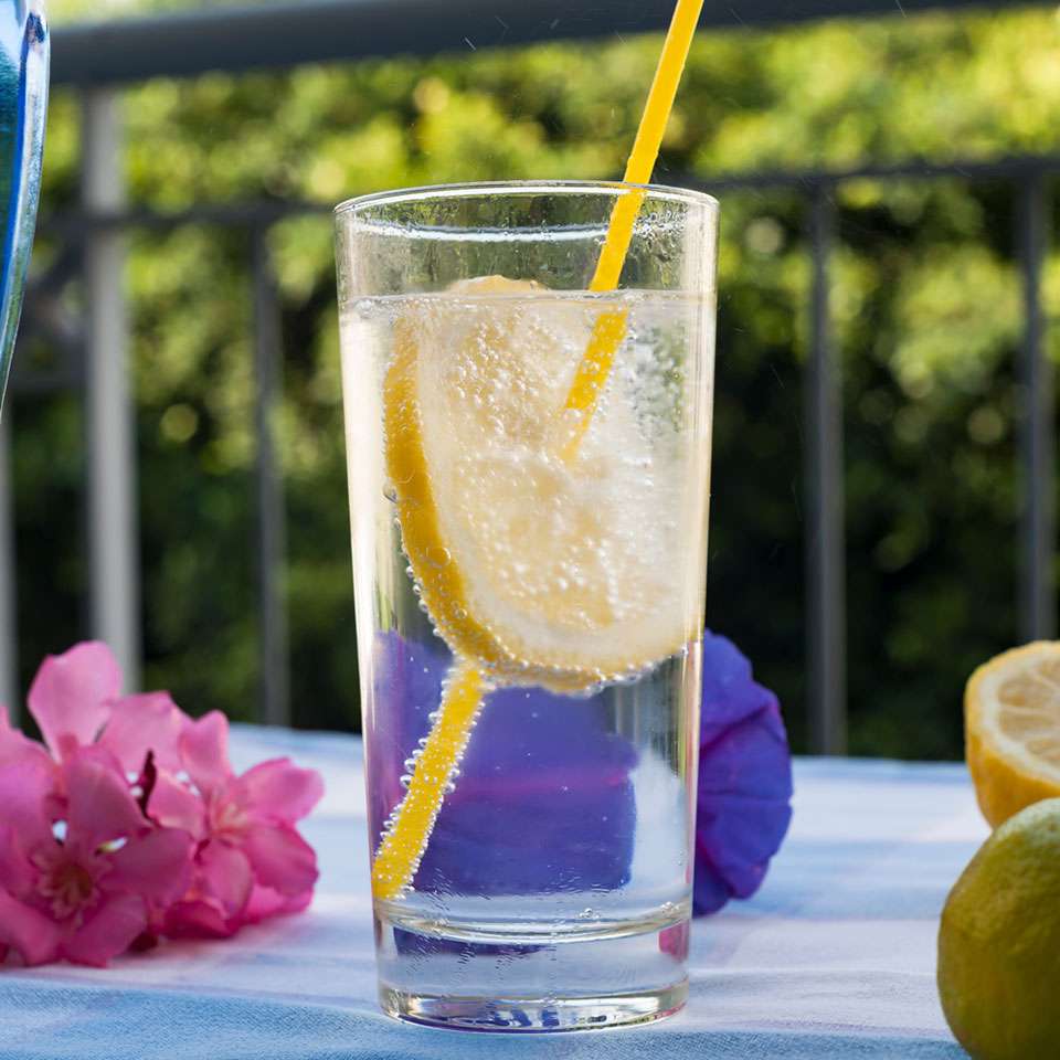 Does Sparkling Water Make You Bloated?